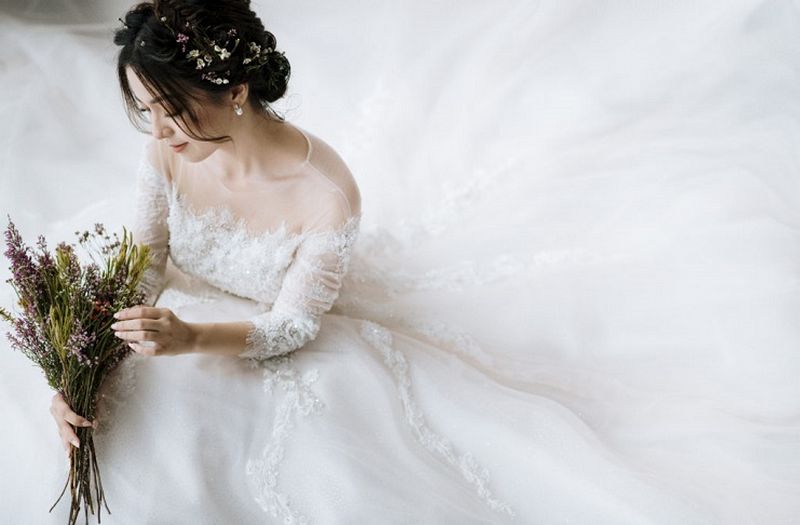 Thông điệp chiêm bao gặp hai đám cưới